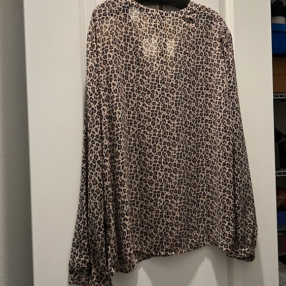 Lightweight long sleeve blouse - Picture 2 of 2